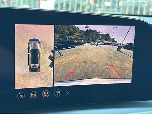 New 2026 Cadillac Lyriq Luxury w/ LPO, Floor Liner Package AWD/4WD image 20