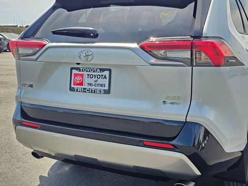 Used 2025 Toyota RAV4 XSE w/ Advanced Technology Package AWD/4WD image 13
