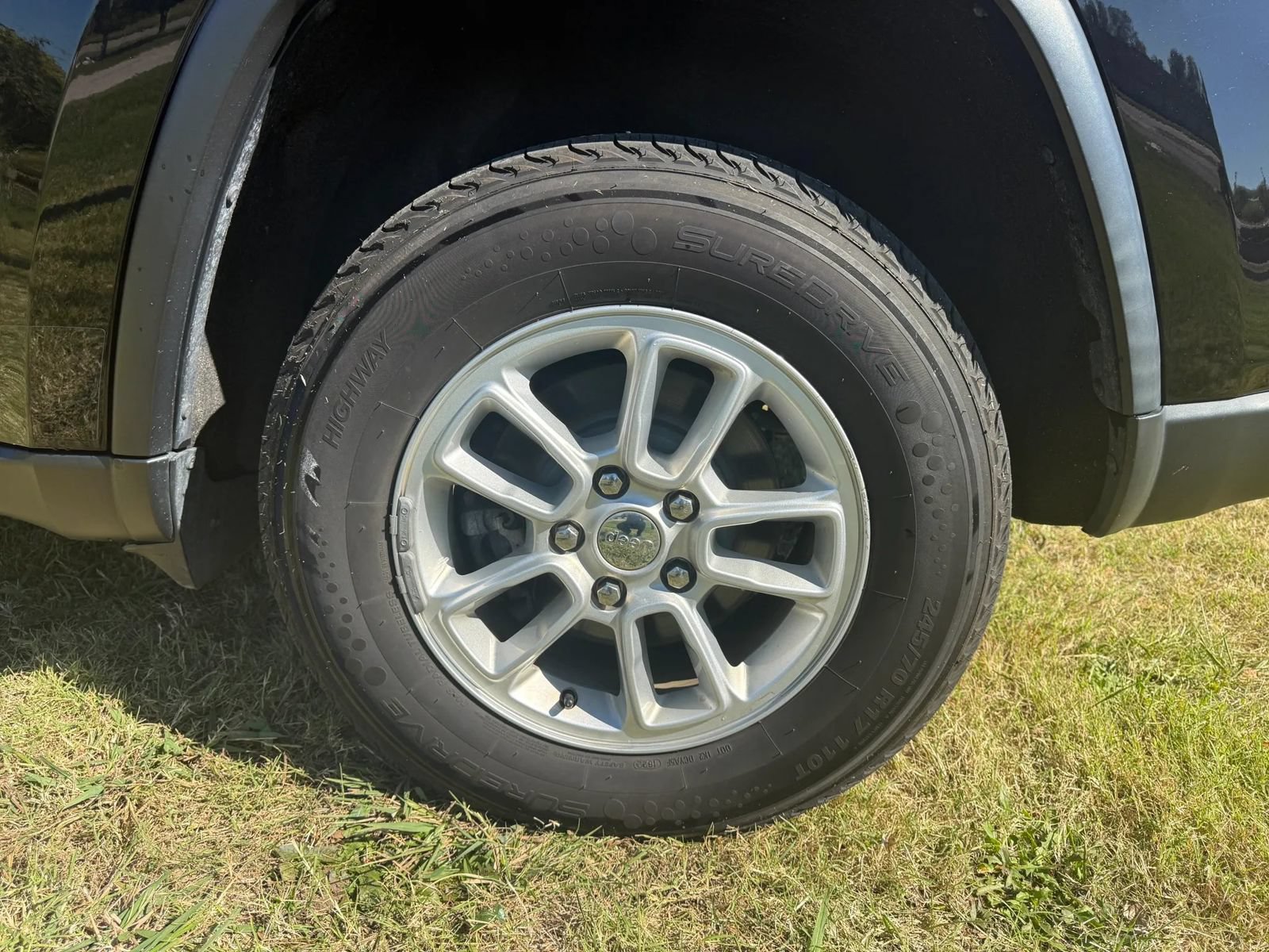 Used 2019 Jeep Grand Cherokee Laredo AWD/4WD image 20