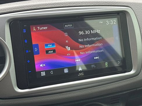 Used 2012 Toyota Yaris L image 19