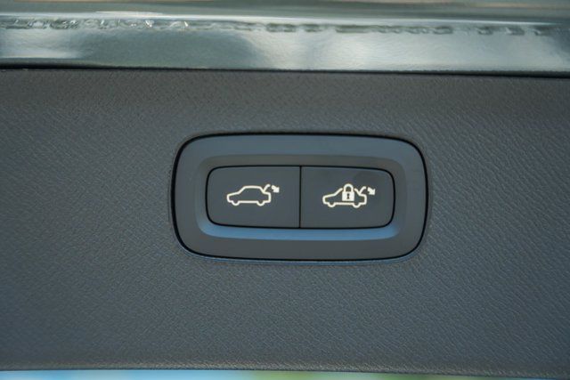 New 2027 Volvo XC90 B6 Plus AWD/4WD image 13