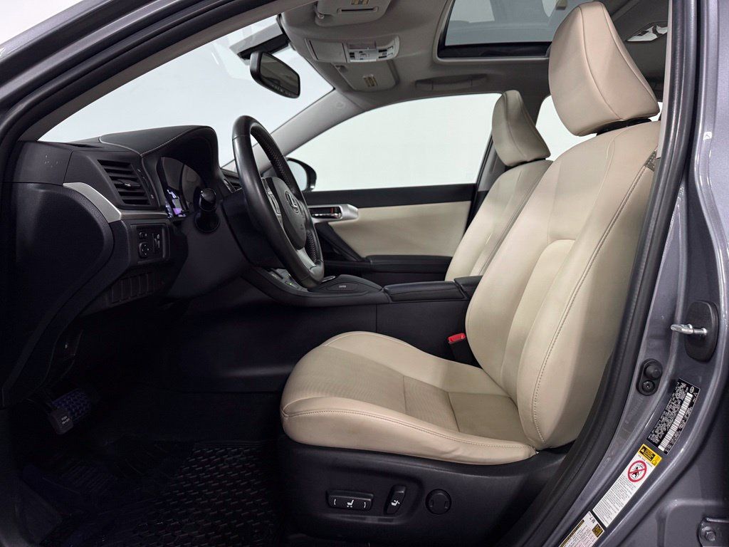 Used 2013 Lexus CT 200h w/ Premium Pkg w/Navigation FWD image 9