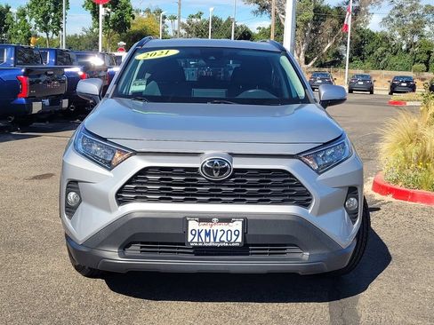 Used 2021 Toyota RAV4 XLE FWD image 2