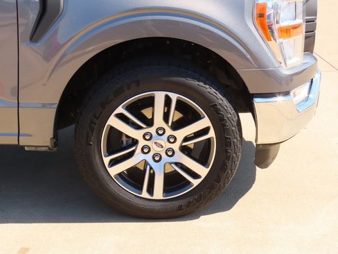 Used 2017 Ford F150 XLT w/ Equipment Group 302A Luxury image 9