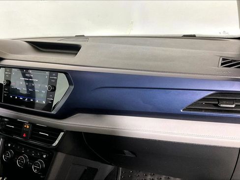 Used 2024 Volkswagen Taos SE w/ Panoramic Sunroof Package AWD/4WD image 12