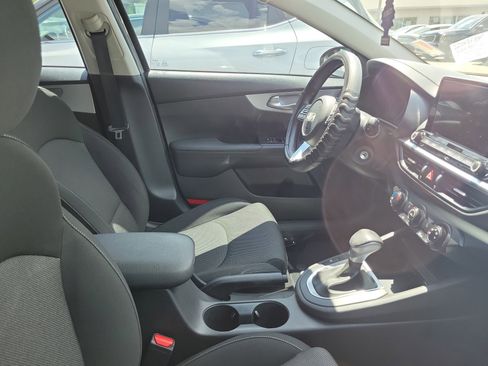 Used 2023 Kia Forte LXS w/ LXS Technology Package FWD image 10