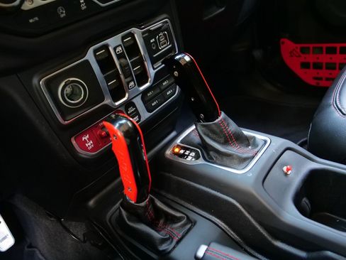 Used 2021 Jeep Wrangler Unlimited Rubicon AWD/4WD image 24