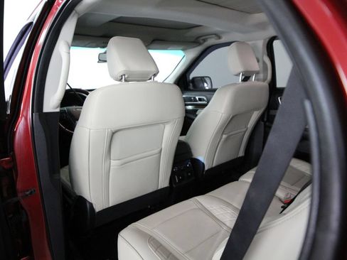 Used 2018 Ford Explorer Platinum AWD/4WD image 38