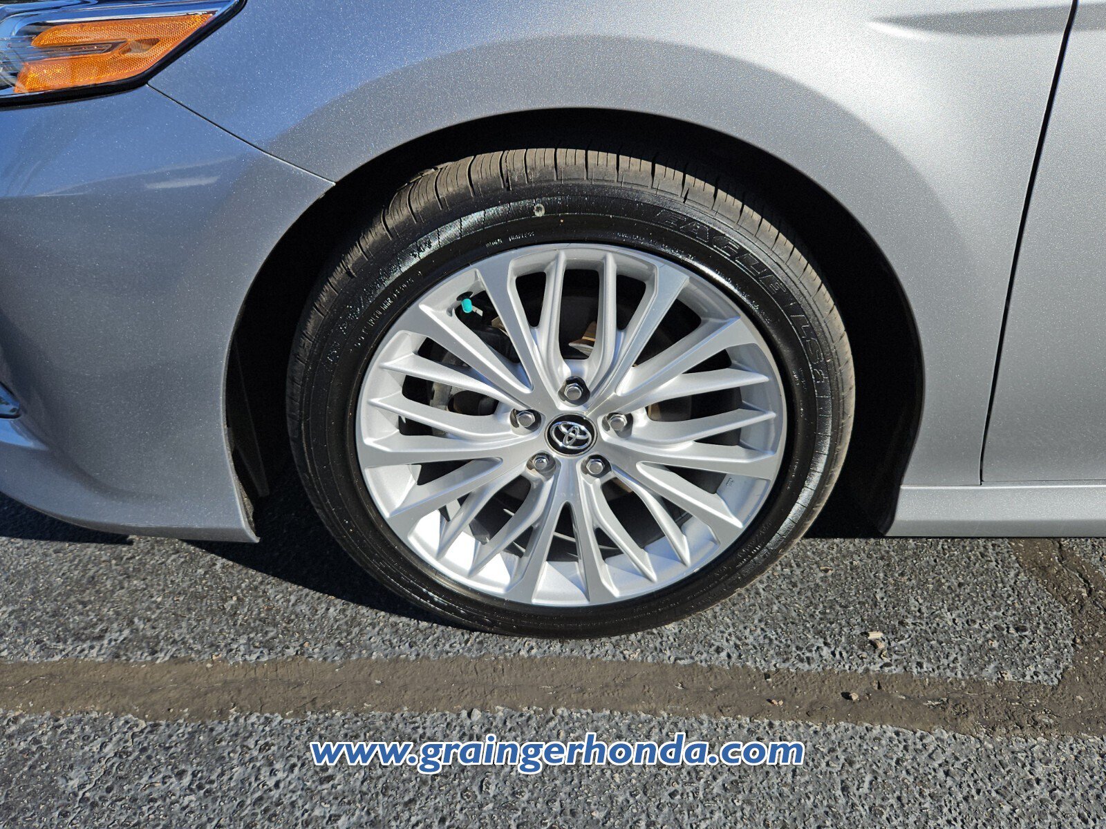 Used 2020 Toyota Camry XLE FWD image 9