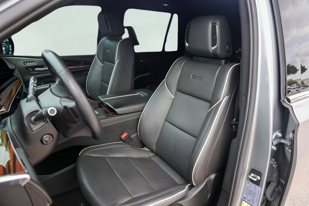 Used 2024 Cadillac Escalade Premium Luxury AWD/4WD image 10