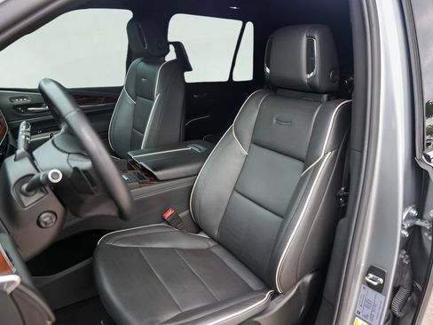 Used 2024 Cadillac Escalade Premium Luxury AWD/4WD image 10