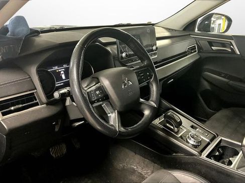 Used 2022 Mitsubishi Outlander SE image 12