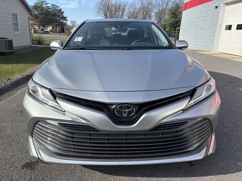 Used 2019 Toyota Camry XLE image 9