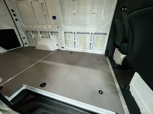 Used 2025 Mercedes-Benz Sprinter 2500 image 25