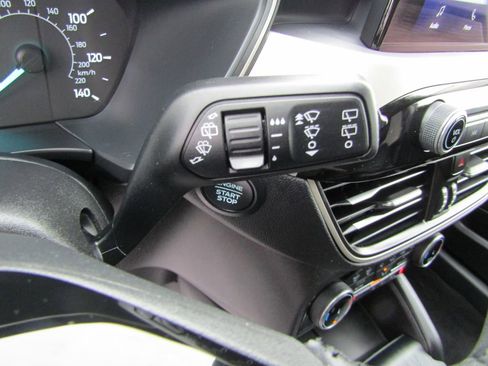 Used 2022 Ford Escape SEL image 19
