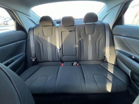Used 2025 Hyundai Elantra SEL image 39