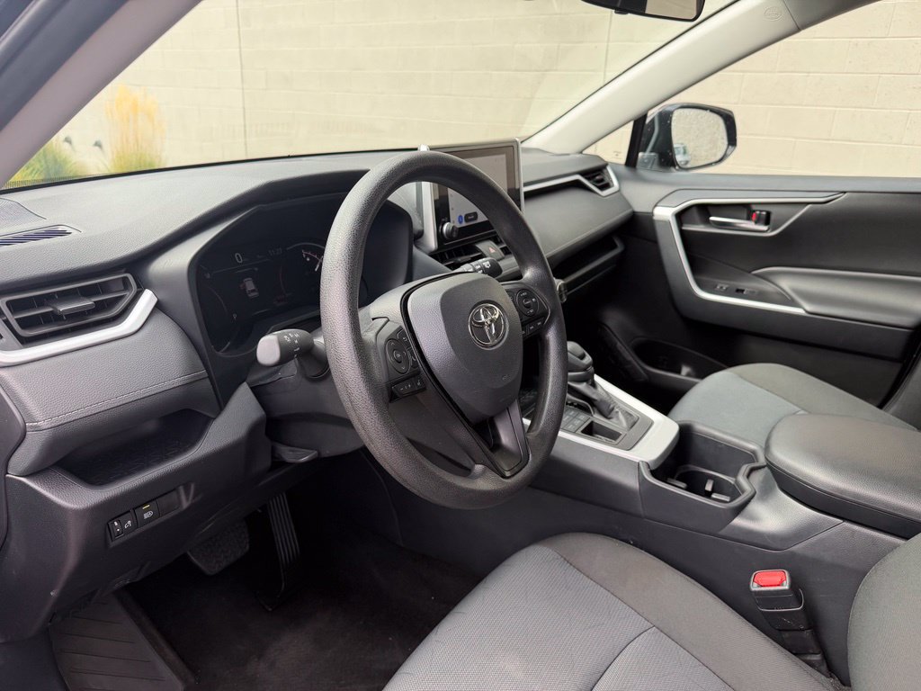 Used 2025 Toyota RAV4 XLE AWD/4WD image 21