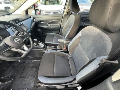 Used 2025 Nissan Versa SV image 27