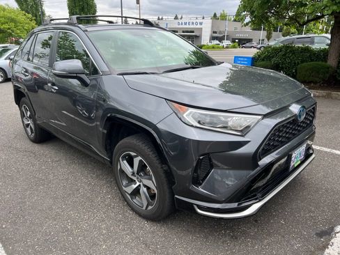 Used 2021 Toyota RAV4 SE w/ Weather & Moonroof Package AWD/4WD image 5