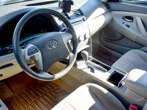 Used 2010 Toyota Camry image 11