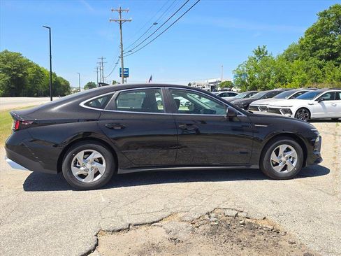 New 2026 Hyundai Sonata SE FWD image 2