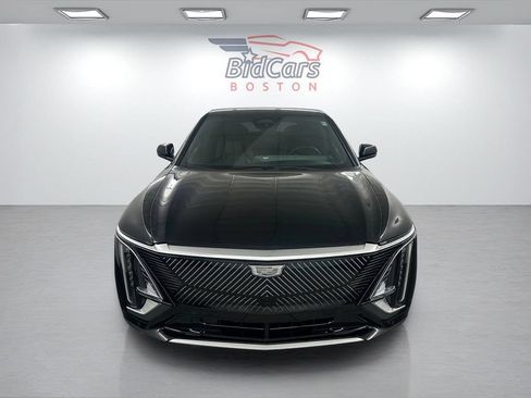 Used 2024 Cadillac Lyriq Tech AWD/4WD image 2