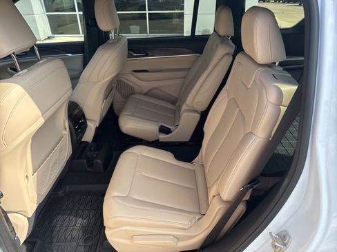 Used 2024 Jeep Grand Cherokee L Limited w/ Luxury Tech Group II image 13