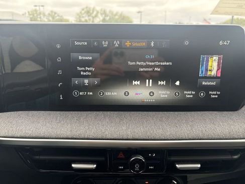 Certified 2025 Nissan Kicks SV AWD/4WD image 16