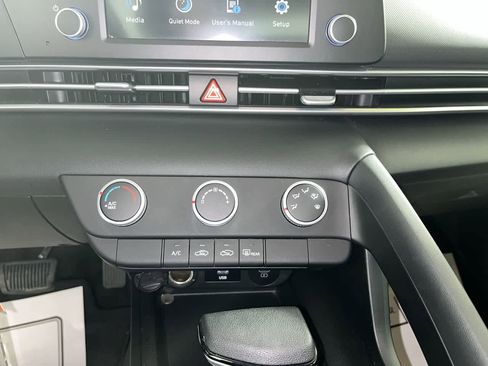 Used 2025 Hyundai Elantra SE image 20