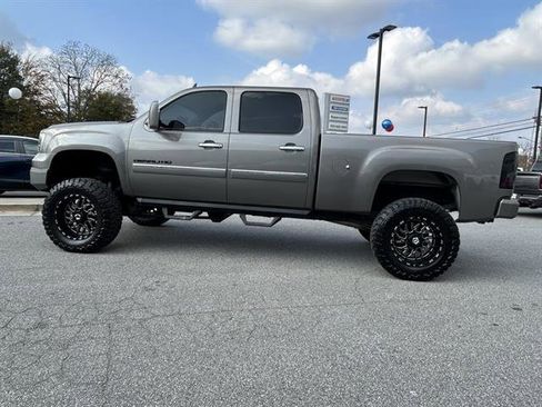 Used 2014 GMC Sierra 2500 Denali w/ Suspension Package, Off-Road image 3