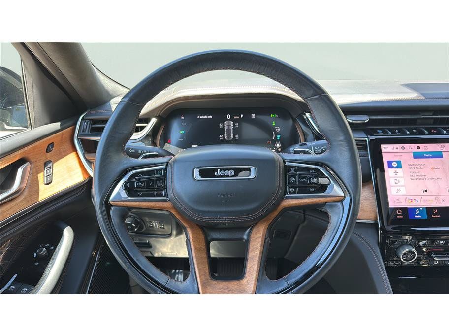 Used 2022 Jeep Grand Cherokee Summit AWD/4WD image 25