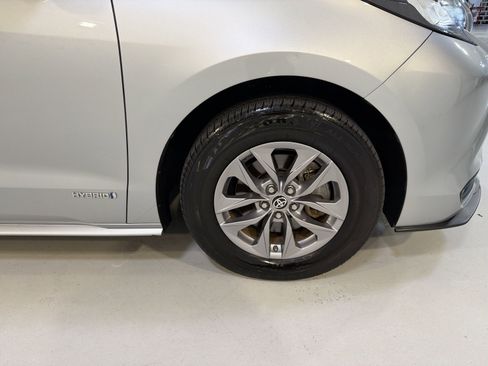 Used 2021 Toyota Sienna LE FWD image 29