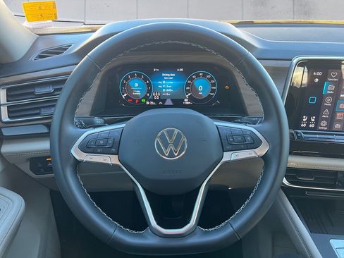 Used 2025 Volkswagen Atlas SE AWD/4WD image 9