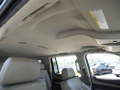 Used 2018 Chevrolet Suburban LT w/ LT Signature Package RWD image 34