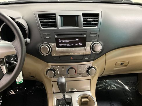 Used 2012 Toyota Highlander 4WD w/ Tech Pkg image 9