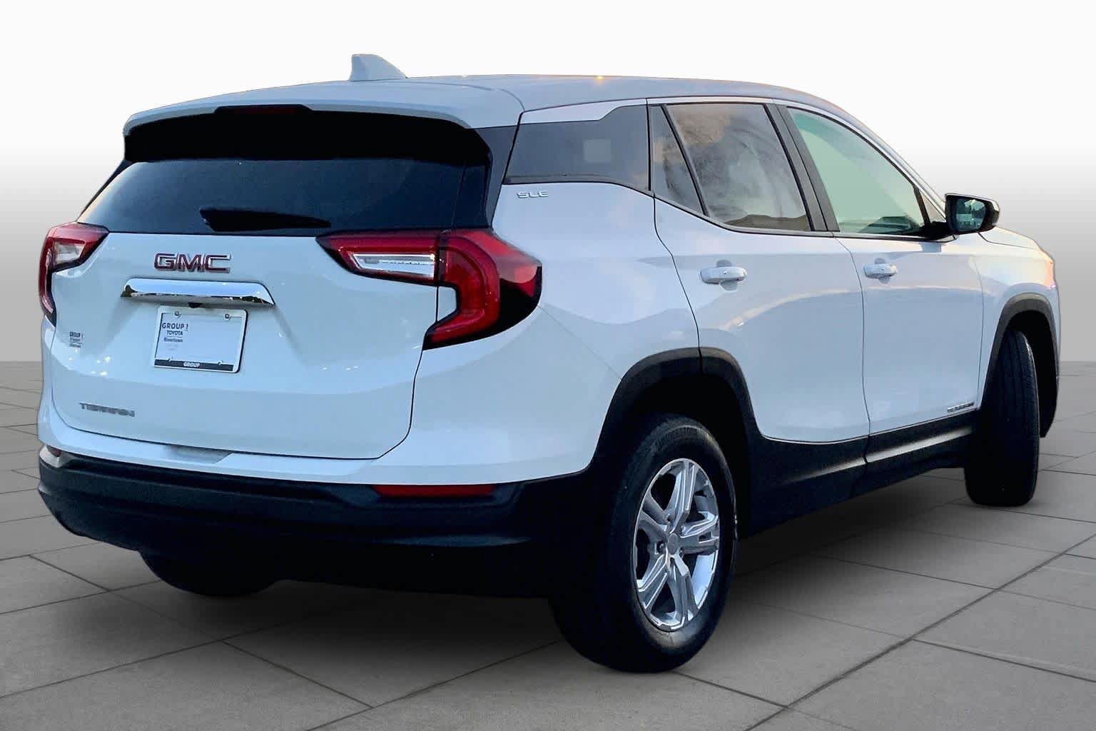 Used 2024 GMC Terrain SLE AWD/4WD image 12
