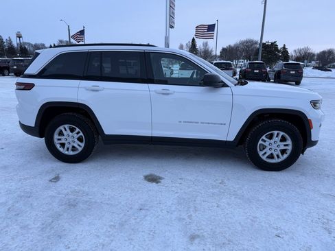 Used 2024 Jeep Grand Cherokee Laredo w/ Luxury Tech Group I image 9