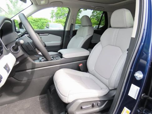 New 2025 Honda Pilot Touring image 12