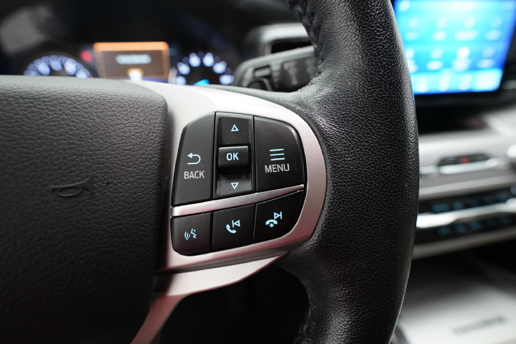 Used 2021 Ford Explorer XLT w/ Equipment Group 202A AWD/4WD image 19