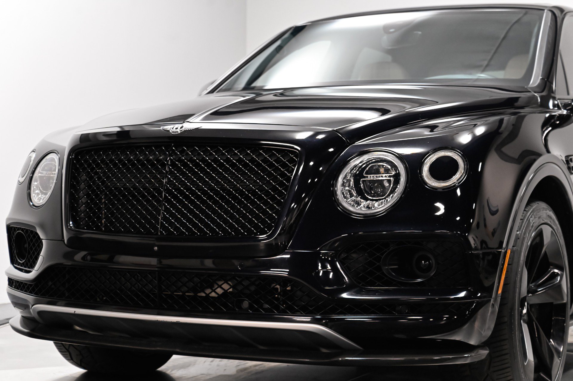 Used 2018 Bentley Bentayga w/ Black Specification AWD/4WD image 46