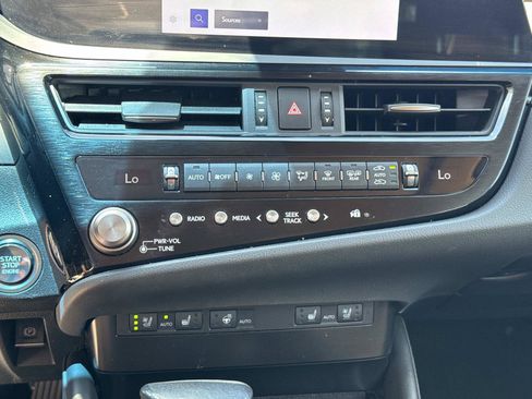 Used 2024 Lexus ES 350 w/ Premium Package FWD image 25