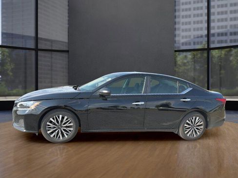 Used 2025 Nissan Altima 2.5 SV image 13