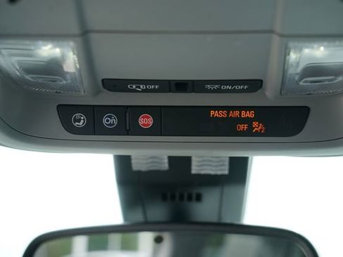 Used 2024 GMC Terrain SLE w/ Driver Convenience Package FWD image 18