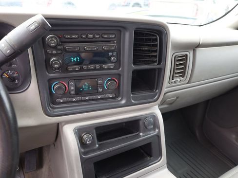 Used 2006 GMC Sierra 2500 SLT w/ Heavy-Duty Power Package AWD/4WD image 15