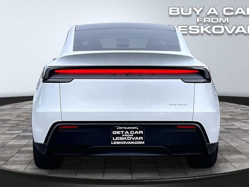 Used 2026 Tesla Model Y AWD image 4