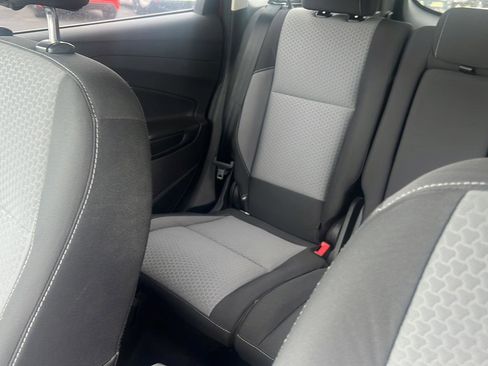 Used 2017 Ford Escape SE w/ SE Cold Weather Package AWD/4WD image 19