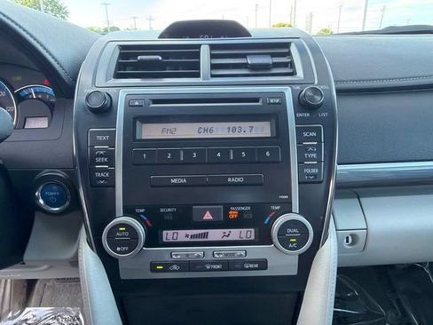 Used 2012 Toyota Camry LE FWD image 23