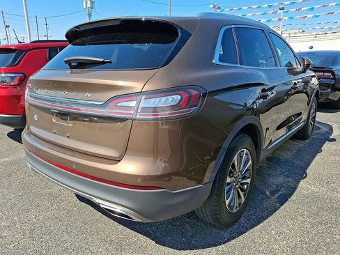 Used 2022 Lincoln Nautilus FWD w/ Premium Package image 3