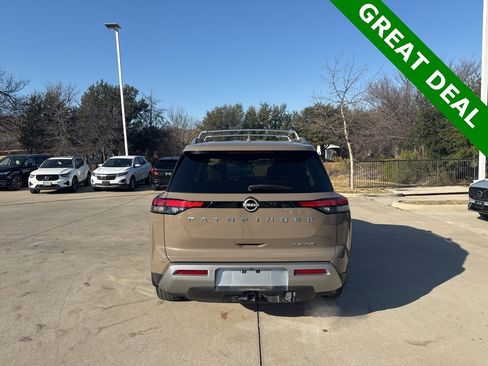 Used 2023 Nissan Pathfinder Platinum image 6