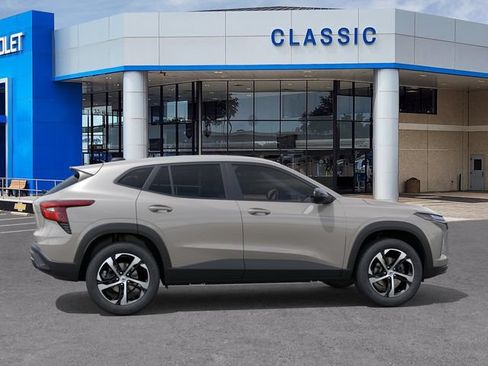 New 2026 Chevrolet Trax RS w/ Sunroof Package FWD image 5